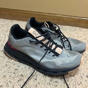 Women’s On Cloud cloudnova form. Size 8.5. Grey, black and magenta.